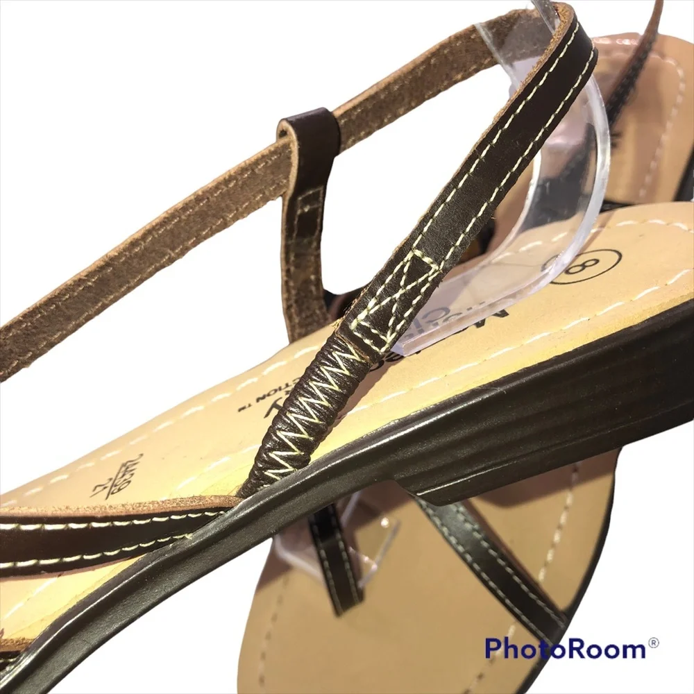 Montego Bay Club Brown Leather Flat Strappy Thong Toe Sandals Size 8 - Picture 7 of 13
